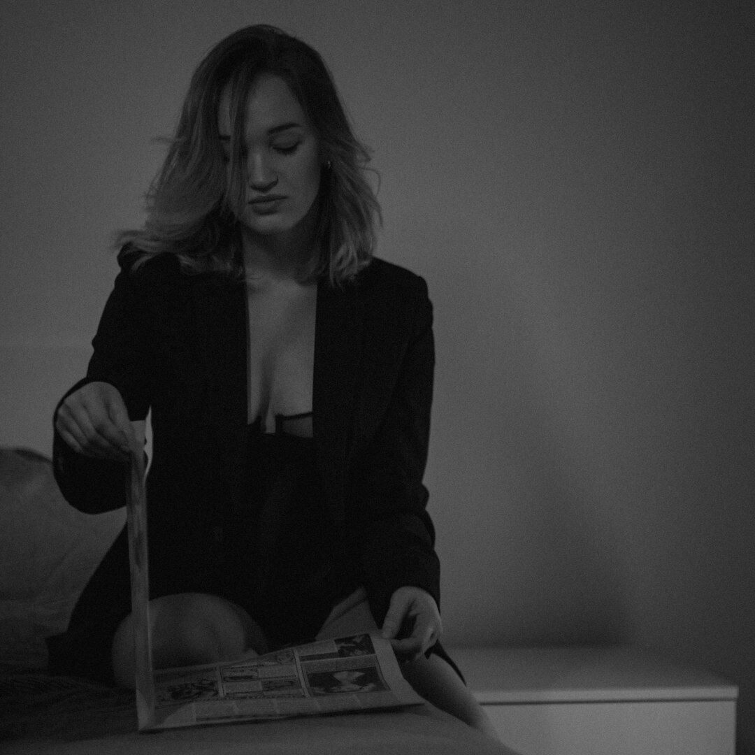Professional Turkish female instructor and broadcast journalist
