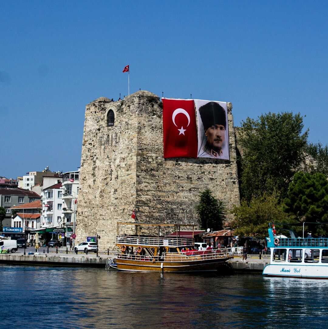 Professional Turkish female social media content creator and digital journalist