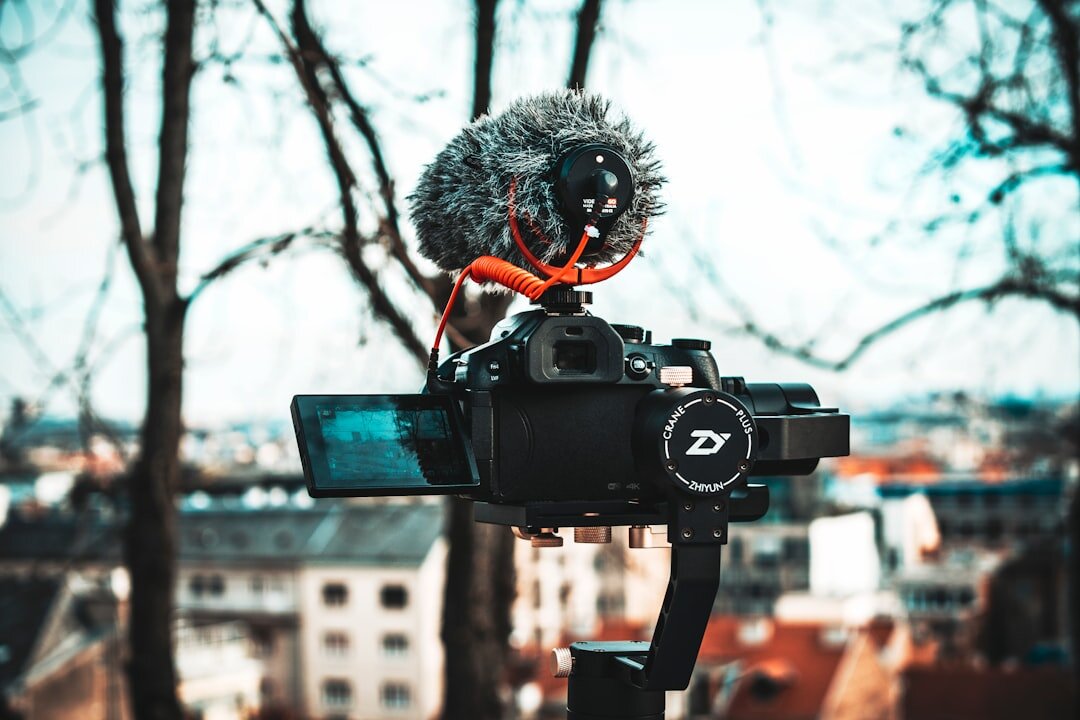 Mobile journalism setup with smartphone and microphone